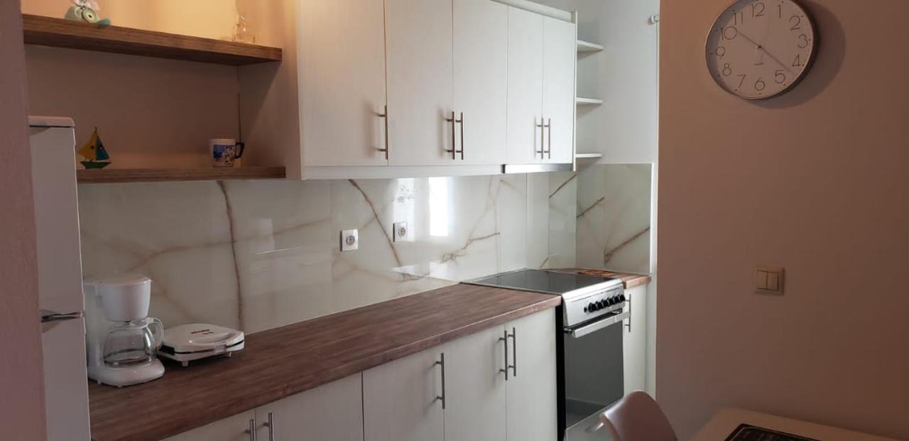 Michalis, 2-Bedroom Apartment In Saranda Luaran gambar